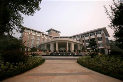 武汉大学停车场门禁系统案例